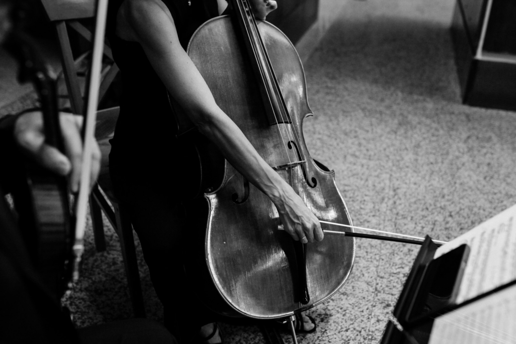 Instrumentos de cuerda, violín y violonchelo