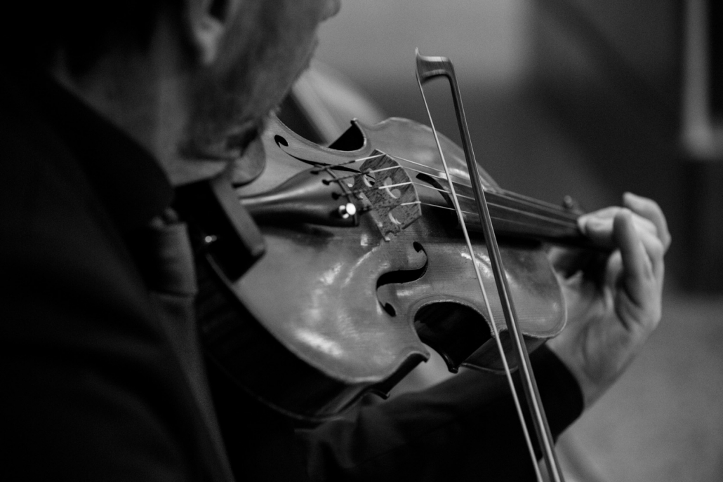 Instrumentos de cuerda, violín y violonchelo