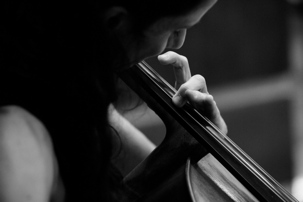 Instrumentos de cuerda, violín y violonchelo