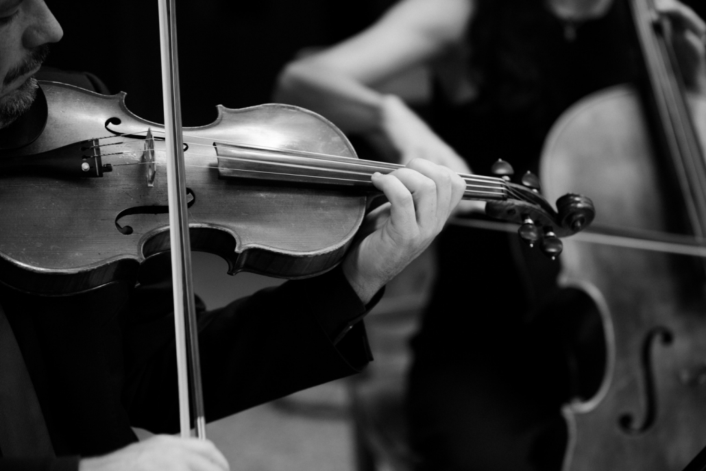 Instrumentos de cuerda, violín y violonchelo