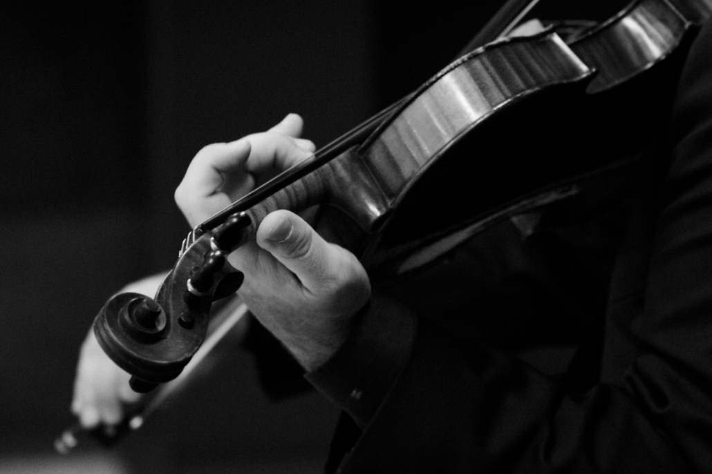 Instrumentos de cuerda, violín y violonchelo