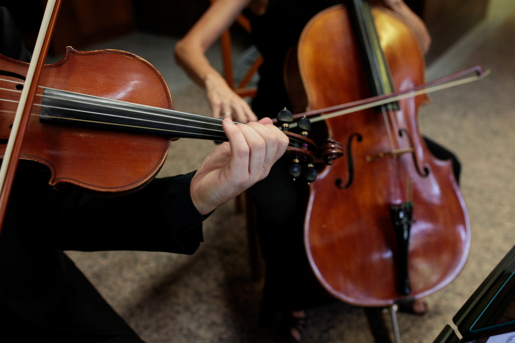 Instrumentos de cuerda, violín y violonchelo